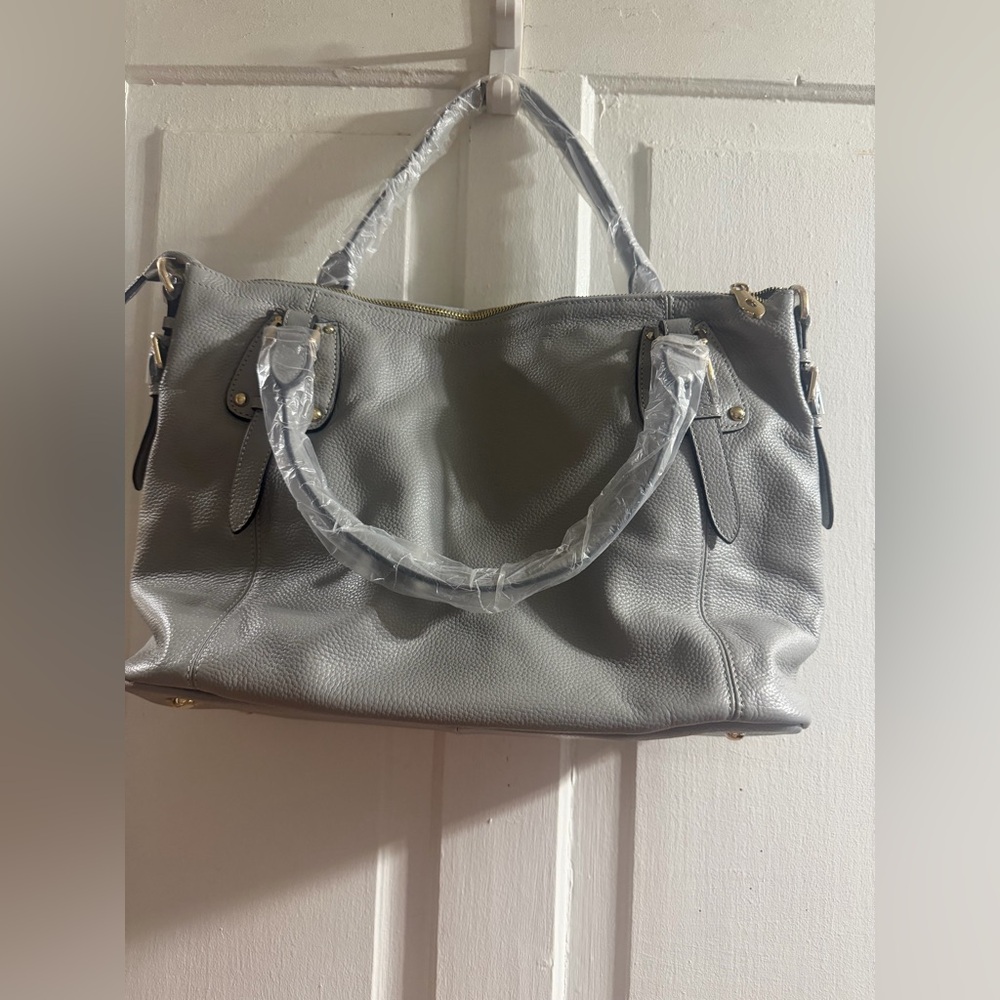 Kattee gray pebbled leather shoulder bag
